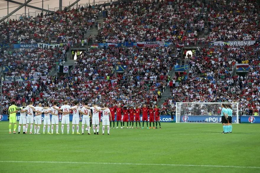 EURO 2016'da İstanbul için saygı duruşu 4