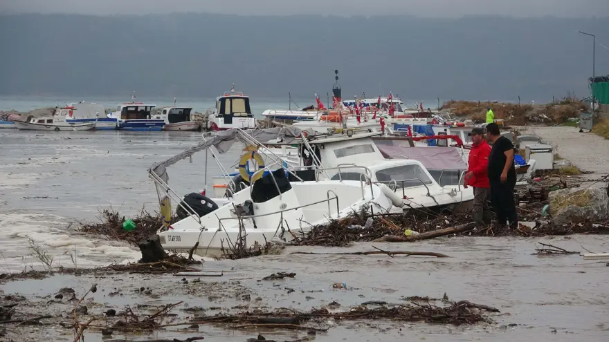 Çanakkale'de sağanak: Cadde ve sokaklar göle döndü 7