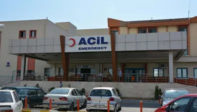 İzmir'de aile faciası: Lise öğrencisi babasını öldürüp annesini yaraladı