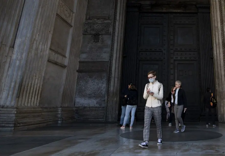 İtalya'da kız kardeşi karantinada ölen İtalyandan isyan çağrısı: Yardım edin 6