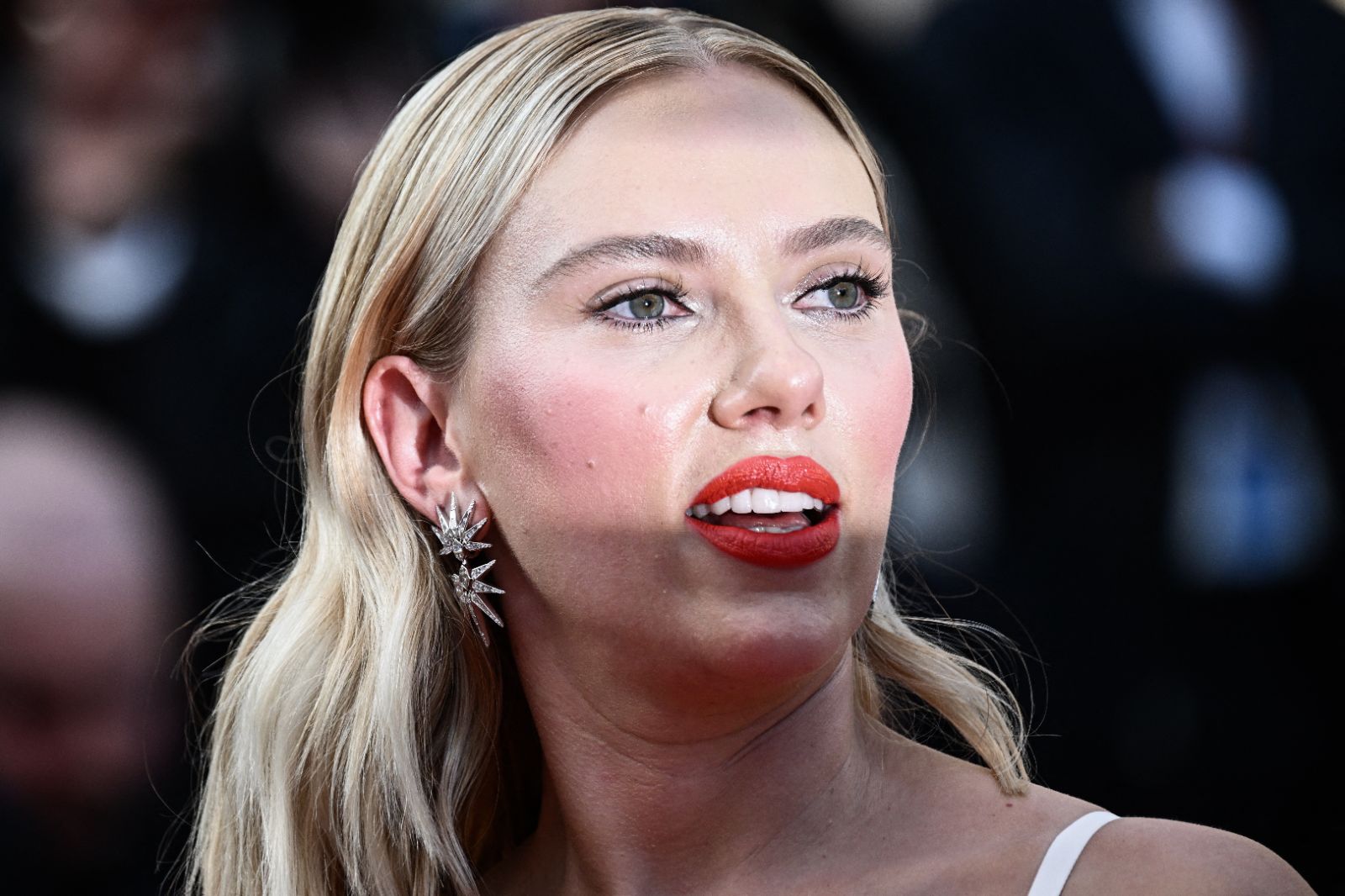 Scarlett Johansson hem oyuncu hem de yönetmen olarak Cannes'da