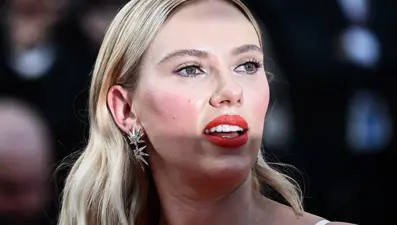 Scarlett Johansson hem oyuncu hem de yönetmen olarak Cannes'da
