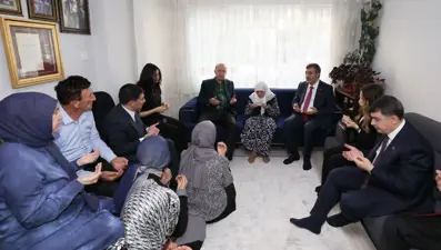 Cumhurbaşkanı Erdoğan'dan, 15 Temmuz'da üç yakını şehit olan Muzaffer nineye ziyaret