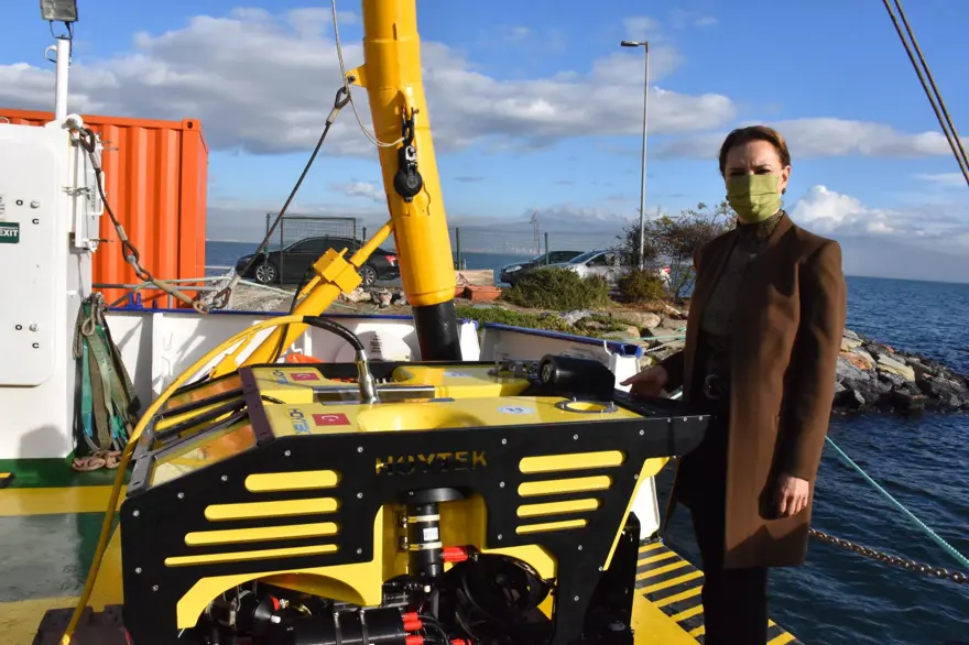 Foça açıklarında savaş gemisi batığı bulundu 17