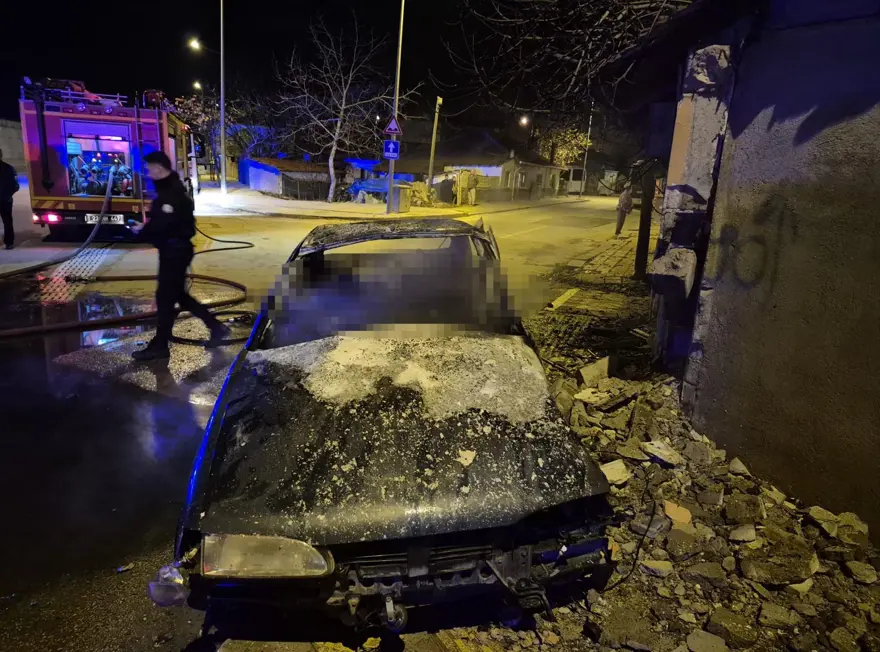 Edirne'de korkunç olay: Alev alan otomobildeki 4 kişi yanarak öldü 7