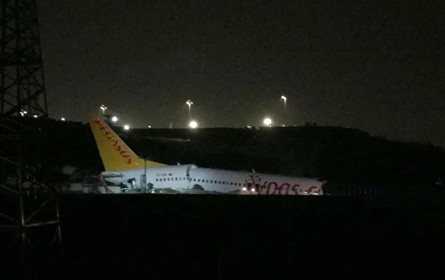 Sabiha Gökçen'de pistten çıkan uçaktan ilk görüntüler 15