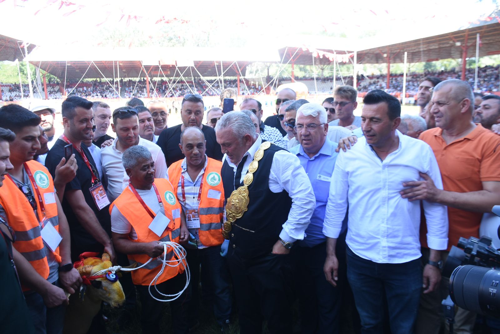 Kırkpınar'da, ihalede 4 milyon 22 bin lira veren Selim 14'üncü kez ağa oldu