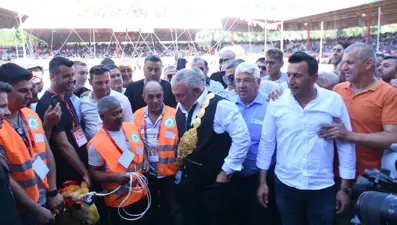 Kırkpınar'da, ihalede 4 milyon 22 bin lira veren Selim 14'üncü kez ağa oldu