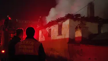 Aydın'da ev yangını: Mahsur kalan anne ile bebeğini komşuları kurtardı
