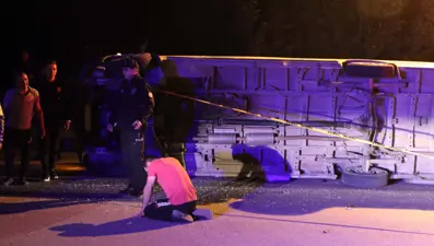 Uşak'ta tarım işçilerini taşıyan araç devrildi, 1 kişi öldü, 14 kişi yaralandı