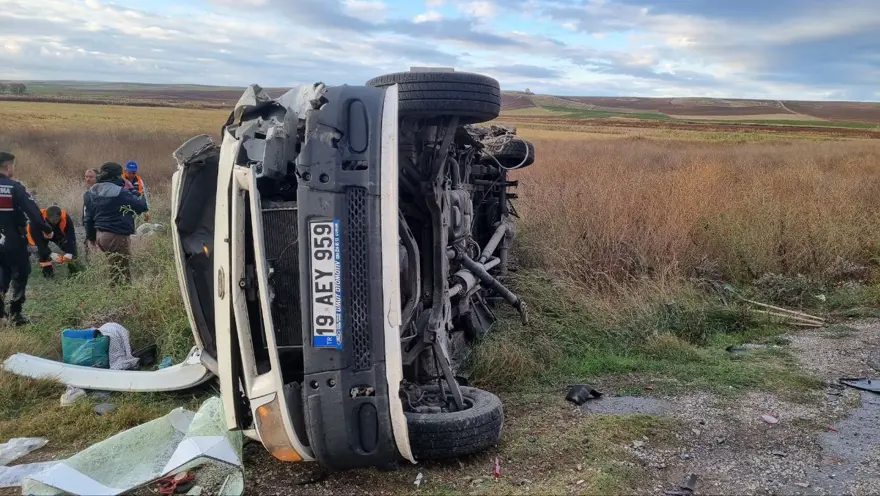 Minibüsle tanker çarpıştı: 1 ölü, 18 yaralı 2