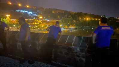 Diyarbakır'da nehre düşen genç kurtarıldı