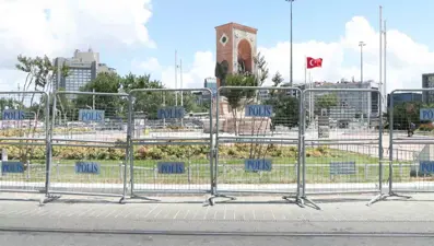 Taksim Meydanı yaya girişine kapatıldı