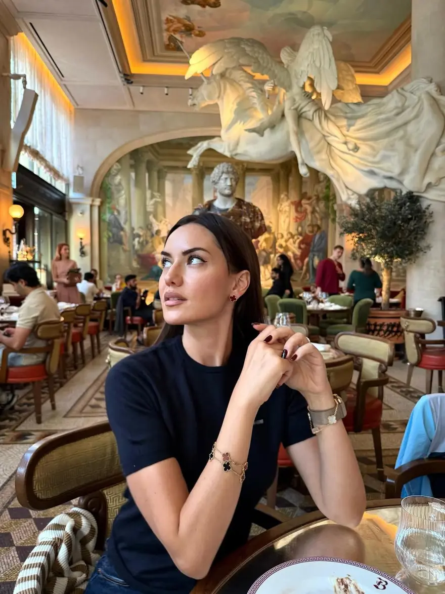 Fahriye Evcen'in Londra tatilinden yeni kareler 3
