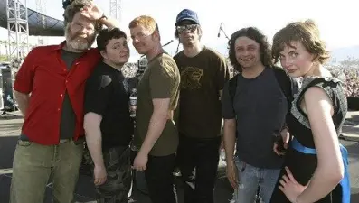 Ünlü davulcu gözaltında: Çocuk istismarı ve gizli çekim suçlamaları