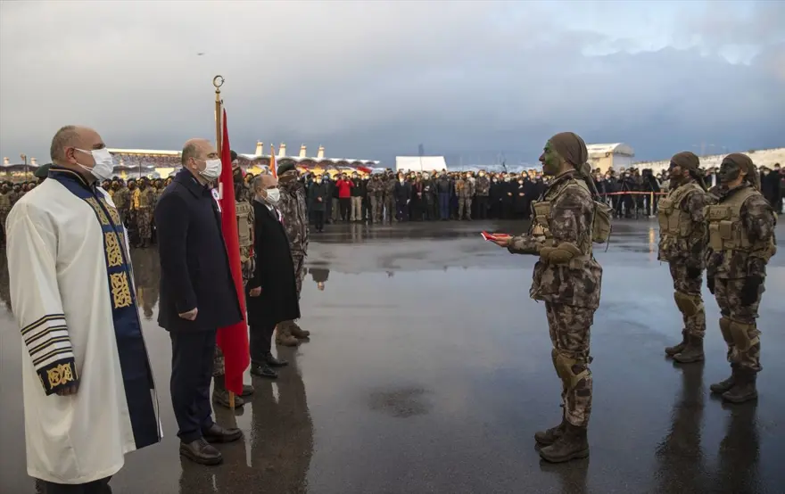 Kadın Polis Özel Harekat'tan (PÖH) kar altında nefes kesen tatbikat 1