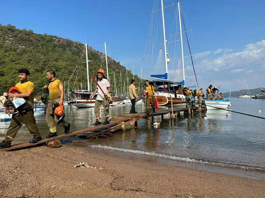 Muğla’da düşen yıldırımlar 36 noktada yangın çıkardı 3 Muğla’da düşen yıldırımlar 36 noktada yangın çıkardı 3