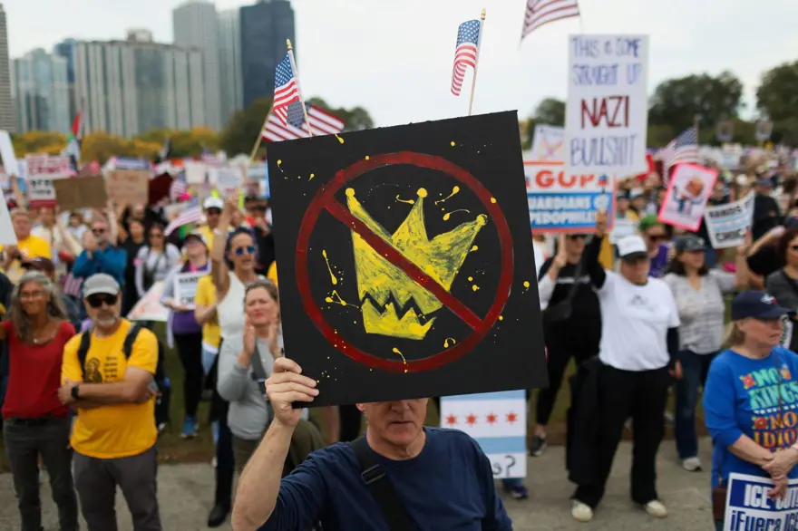 Trump'a karşı "Krallara hayır" gösterisi: Milyonlarca kişi katılıyor 4