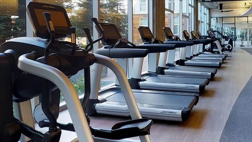 YAŞLI TEYZELERE SPOR SALONU YASAĞI 5