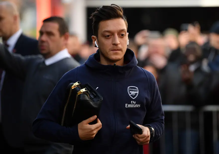 Mesut Özil'den çocuklara eğitim bağışı 