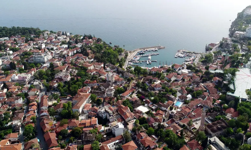 Geceleri nüfusu on binleri geçiyor ama 83 seçmeni var:Tarihi semtin mahallesinde 3 aday yarışacak 2