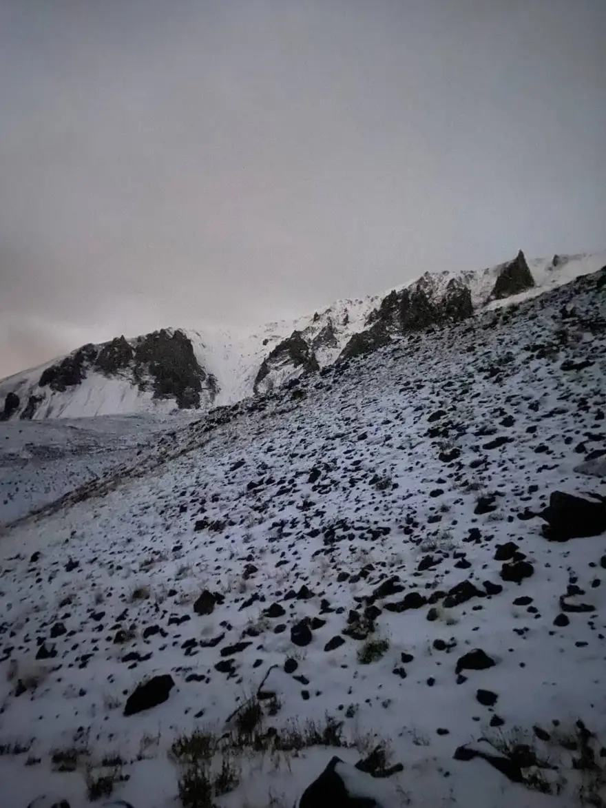 Erciyes Dağı’na mevsimin ilk karı düştü 1 Erciyes Dağı’na mevsimin ilk karı düştü 1