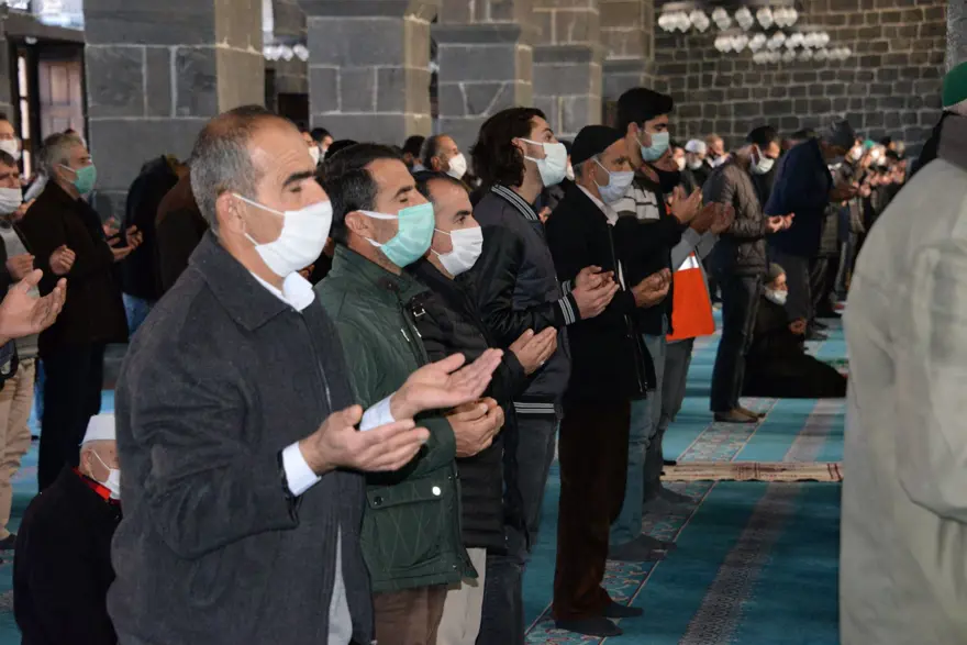 Cuma namazının ardından 'Yağmur duası' yapıldı 21