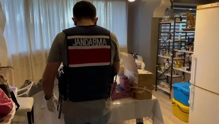 VIP araçla seyyar botoks: Sahte doktor yakayı ele verdi 2 VIP araçla seyyar botoks: Sahte doktor yakayı ele verdi 2