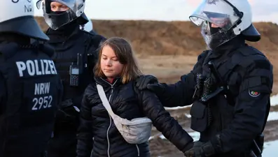 İsrail, Gazze'ye destek veren Greta Thunberg'i müfredattan siliyor