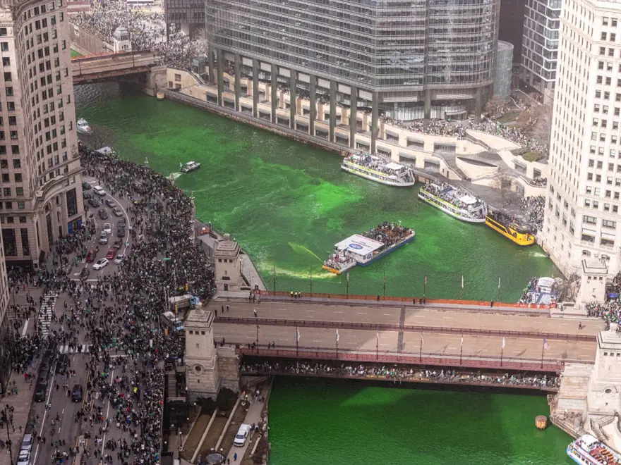 ABD'de Aziz Patrick Günü kutlamaları: Chicago nehri yeşile boyandı 9