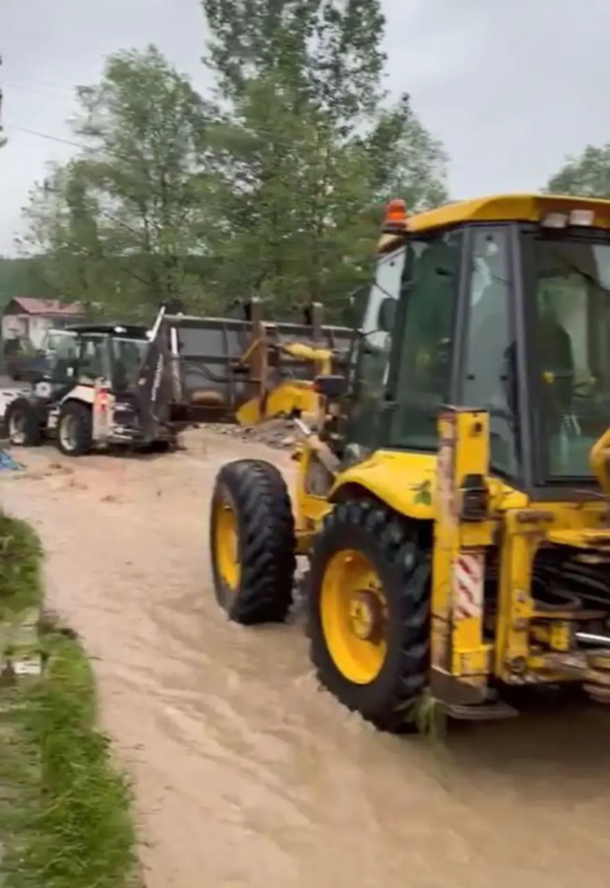 Karadeniz'de sel tehlikesi: 3 ilde eğitime sağanak arası 21