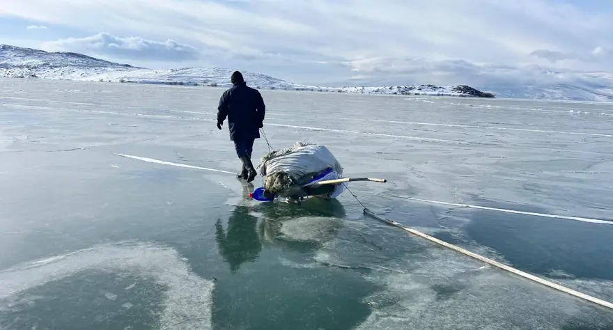 Eskimo usulü balık avı için Çıldır Gölü'ne ilk ağlar atıldı 4