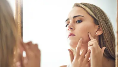 Sivilce izleri nasıl geçer? Sivilce izi tedavisinde doğru bilinen yanlışlar