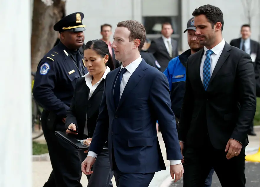 Facebook CEO'su Mark Zuckerberg: Benim de bilgilerim çalındı 6