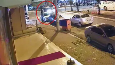 Altı aylık bebeğiyle arabadan atlayan anne öldü