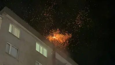 Tekirdağ'da bacadan alev püskürdü, geceyi aydınlattı