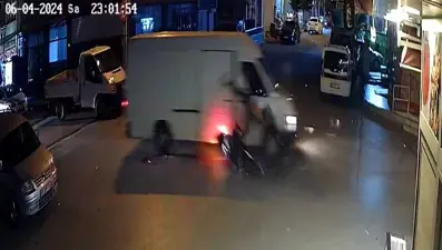 İzmir’de minibüsle motosiklet çarpıştı: 1 kişi ağır yaralı