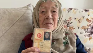 102 yaşındaki Nazife nine yıllara böyle meydan okuyor: 7 çocuğu 20 torunu var