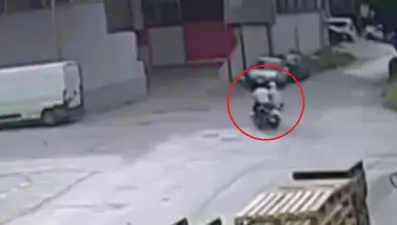 İki motosiklet kafa kafaya çarpıştı