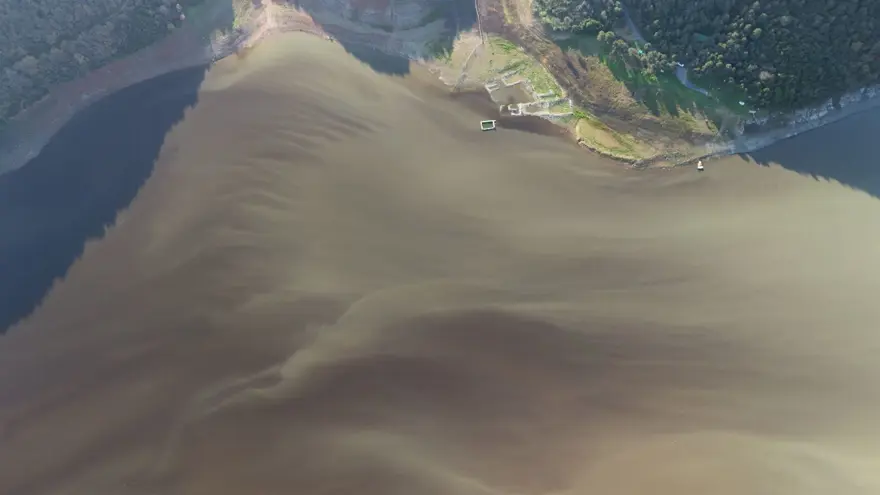 İstanbul'un barajları kurudu: Yeşil renge büründü 1 İstanbul'un barajları kurudu: Yeşil renge büründü 1