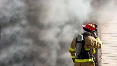 Sultanbeyli'de 4 katlı binada yangın