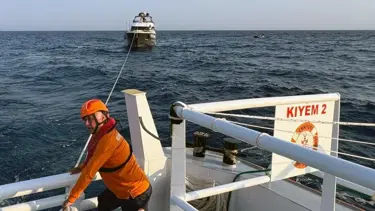 Marmaris açıklarında sürüklenen tekne kurtarıldı