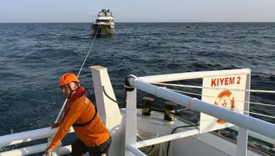 Marmaris açıklarında sürüklenen tekne kurtarıldı