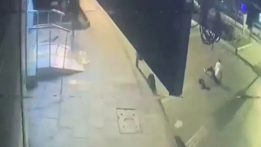 Hırsızlardan ATM önünde saldırı: Dövüp 10 bin lirasınıçaldılar 2