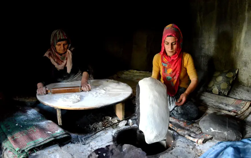 Kadınlar yaz sıcaklarında da tandır mesaisi yapıyor: Sağlıklı ve düşük maliyetli bir lezzet 2