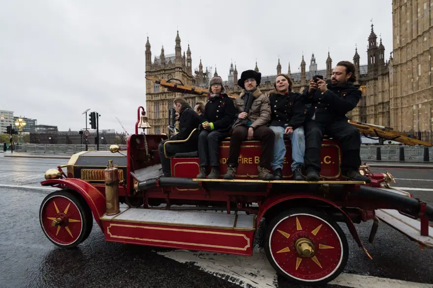 Londra‘da antika otomobiller yarıştı 5