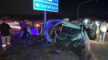 Çanakkale'de iki otomobil çarpıştı: Yaralılar var