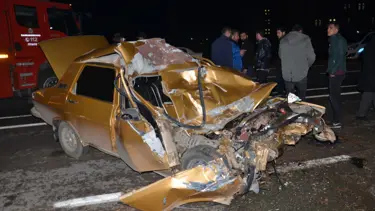 Hurdaya dönen otomobilden sağ çıktı
