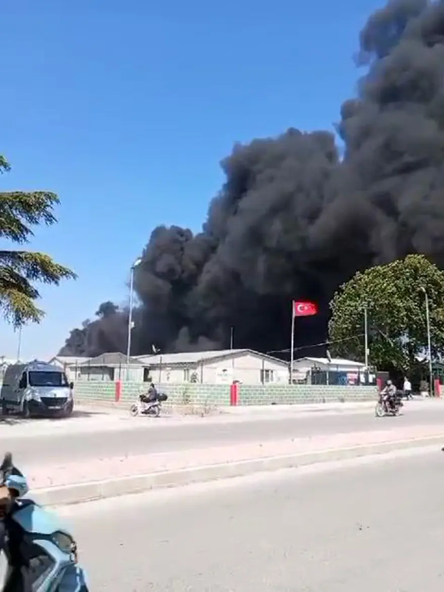 Bursa'da geri dönüşüm deposunda yangın: Gökyüzünü dumanlar kapladı 5