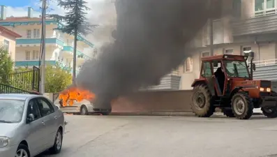Dini nikahla birlikte yaşadığı kişinin otomobilini ateşe verdi